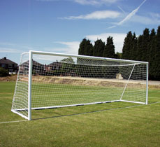 Aluminium folding goalposts